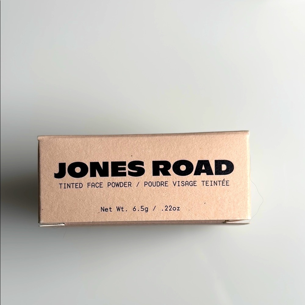Jones Road tinted Face powder in Deep